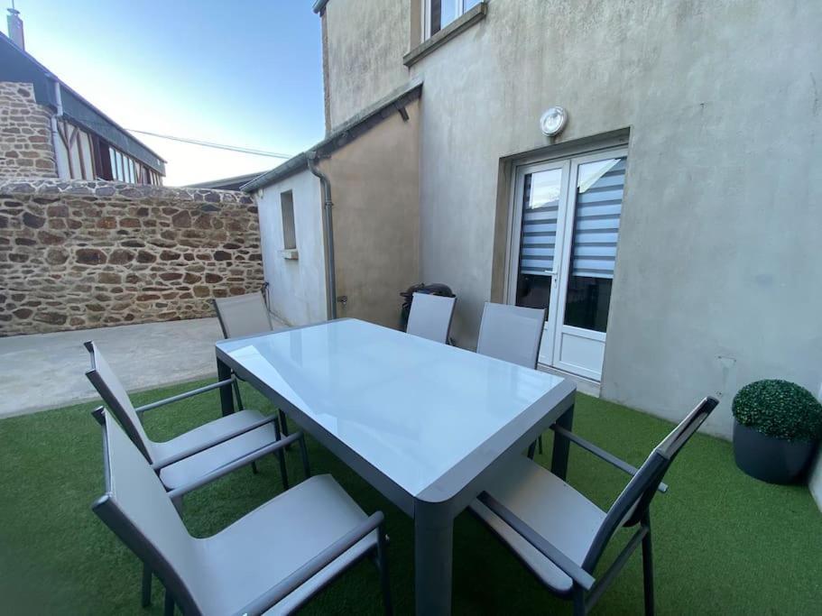 Gite Comme Chez Soi Ducey Les Cheris Εξωτερικό φωτογραφία